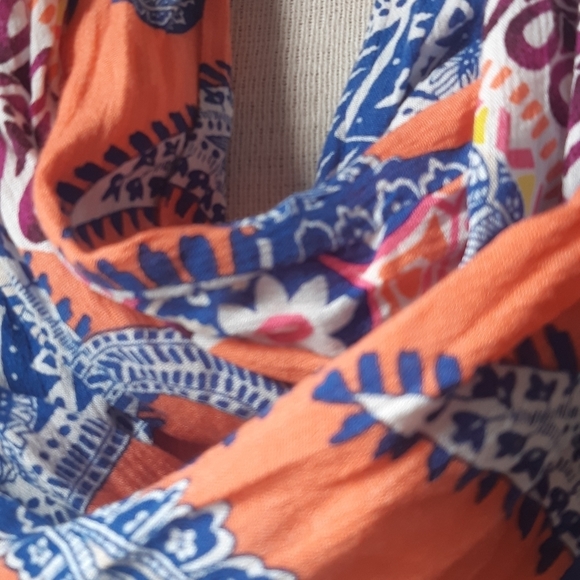 Colorful Paisley Scarf with Secret Pocket - Picture 2 of 4